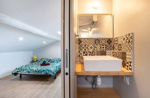 Gares Apartment | La Chic Comédie - Magnifique 2 Chambres Avec Salles de Bains Privatives - Wifi