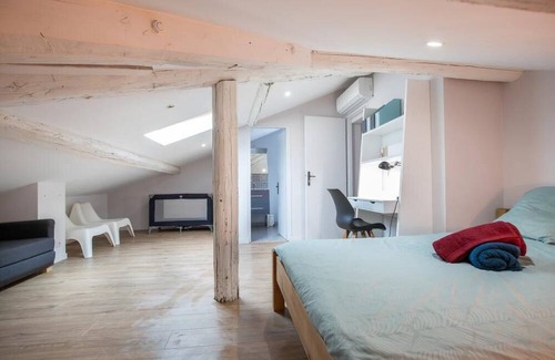 Gares Apartment | La Chic Comédie - Magnifique 2 Chambres Avec Salles de Bains Privatives - Wifi