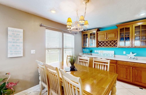 Gilchrist House | Iconic Gulf-front house with balcony, large deck & amazing views - dog-friendly