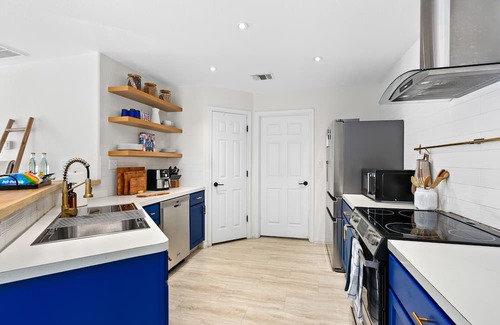 Georgetown House | Dog-friendly home in downtown Georgetown with firepit, deck, grill, cornhole, AC