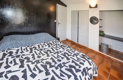 La Tour-d'Aigues House | 4 bedroom accommodation in La Tour-d'Aigues