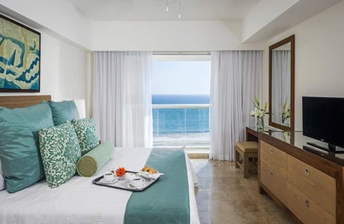 Playa Diamante Resort | Spacious 1-Bedroom Suite with Kitchen and Balcony