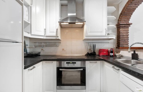 Calahonda Apartment | Robina| Beach | Pool | Garden