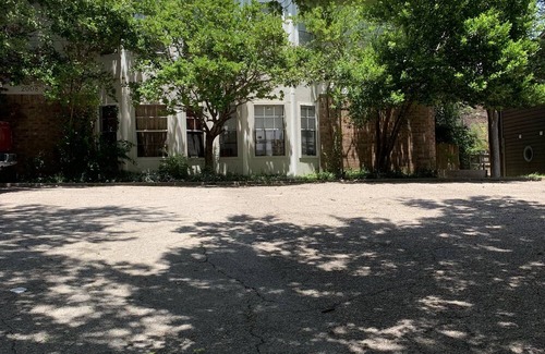 Pleasant Valley House | Key to Austin Serenity