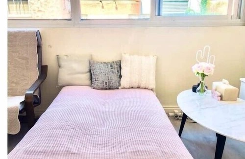 Kings Cross Apartment | [Open Sale!] Kings Cross Apartment. Prime Location, Comfy Stay!