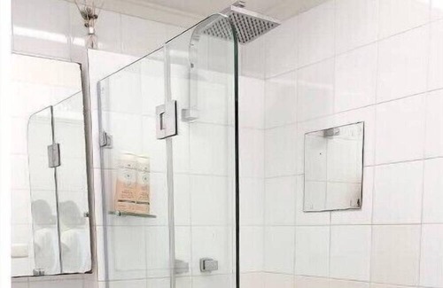 Kings Cross Apartment | [Open Sale!] Kings Cross Apartment. Prime Location, Comfy Stay!