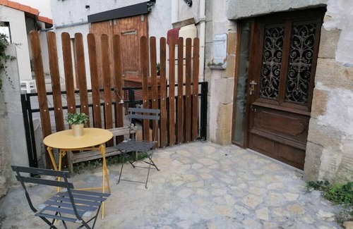 Busseol Apartment | Grand Studio Avec vu sur Château