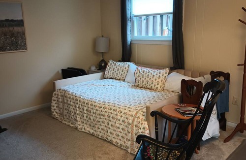 Wheaton Apartment | Studio apartment with separate entrance below townhome in Wheaton Maryland.
