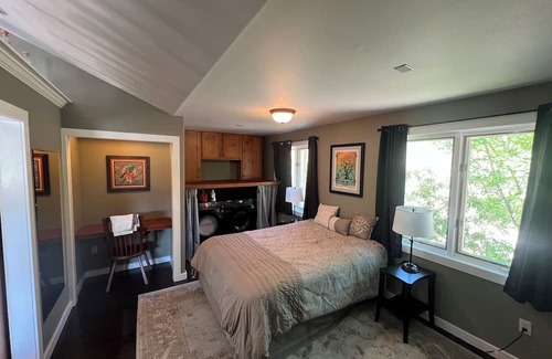 Idledale House | Creekside with a Crystal Garden on Beer Creek