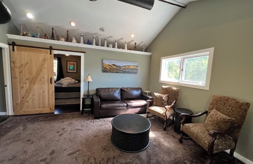 Idledale House | Creekside with a Crystal Garden on Beer Creek