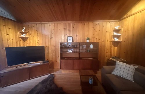 Sardis House | 3 Bedroom 2 Bathroom Waterfront Cabin on the River W/ Mini Loft W Fire Pit
