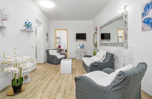 Olbia House | Holiday Home 'Bella Rosa' with Private Terrace and Private Garden