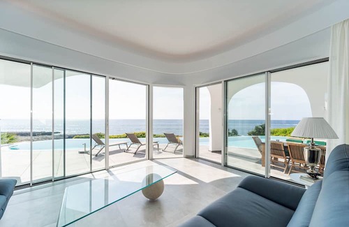 Marina de Son Ganxo Villa | VILLA GAUDINA - Luxury villa near the sea with pool and free WiFi