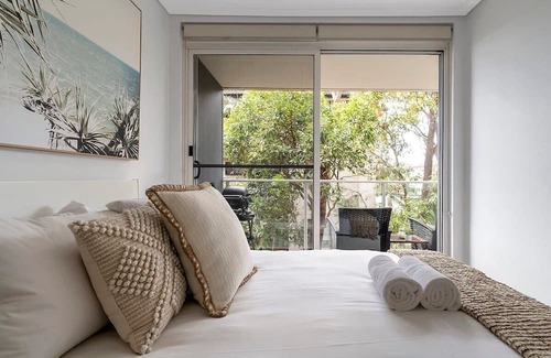 Dee Why Apartment | Seaside Escape /Private Balcony & BBQ