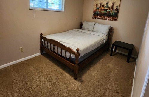 Dayton House | 6 Bedroom, Huge Yard Family Home for Entertainment in the heart of Centerville!