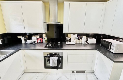 Reading House | Remarkable 3-Bed House in Reading