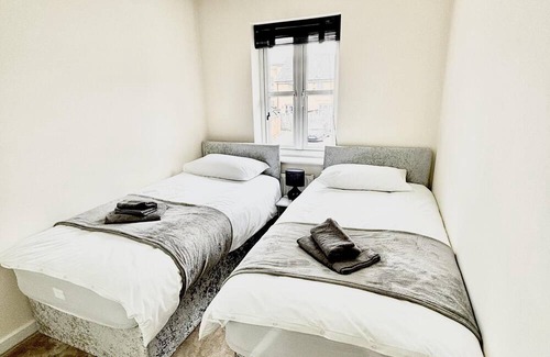 Reading House | Remarkable 3-Bed House in Reading