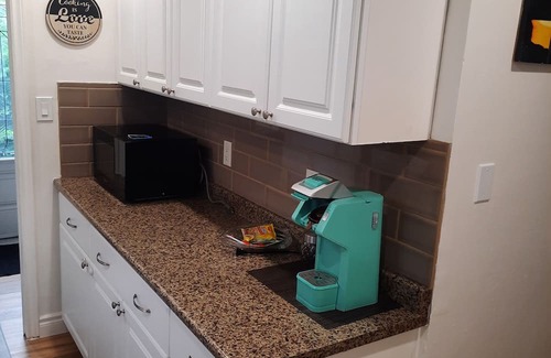 Lakeview House | Whole place near highway 401