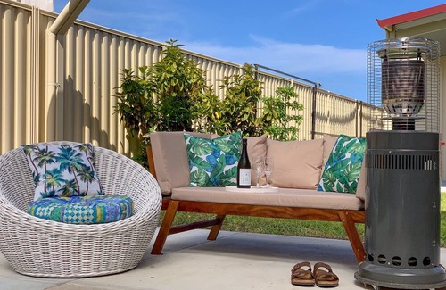 Spencer Park House | A centrally located cosy home. Close to beaches, shops and local attractions.