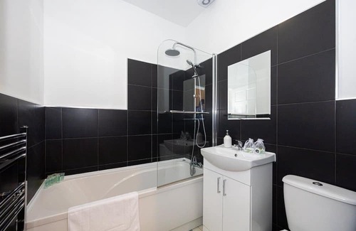 Belle Vue House | GuestReady - Restful Retreat in Manchester