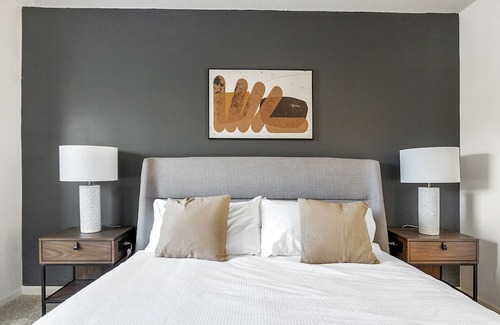 Jamestown Apartment | Modern Apartment in Prime Location (ID1182X417)