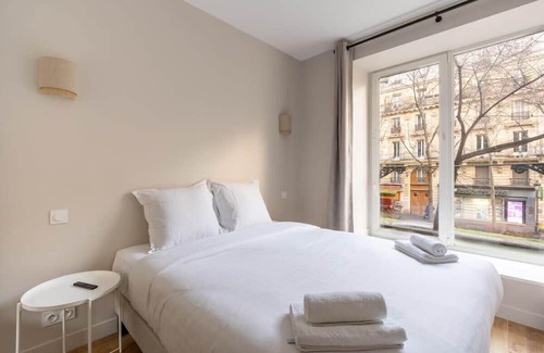 Quartier de la Goutte-d'Or Apartment | Modern Open-Air Apartment near Montmartre