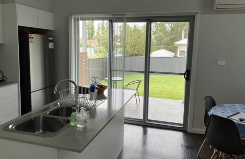 Armidale House | Comfortable and private home from home.