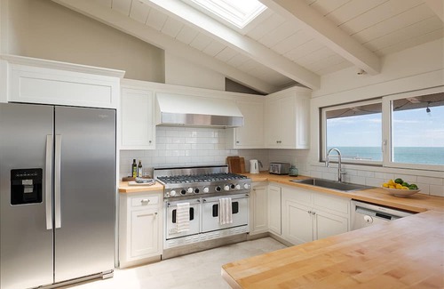 Ventura House | Totally redone beach house in front of amazing surf break