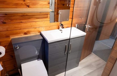 Bronaber Cabin | Charming 2 Bed Cozy Log Cabin Retreat in Snowdonia