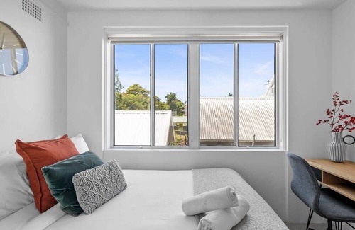 Freshwater Apartment | Vibrant Beachside Retreat - 2BR Unit in Freshwater