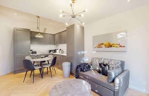 Kilburn Apartment | Stunning 3BD Apartment in Kilburn with an outdoor area