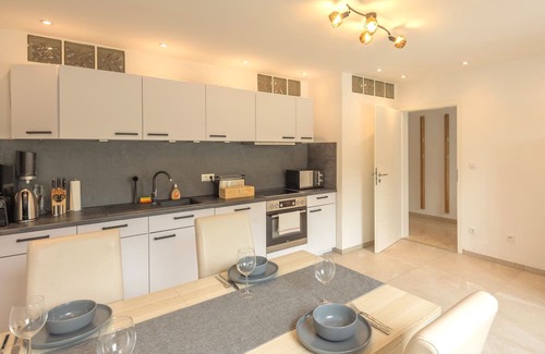 Furstenfeldbruck District House | Luxus Ferienhaus mit Sauna - 5 Minuten / 400m zur S-bahn