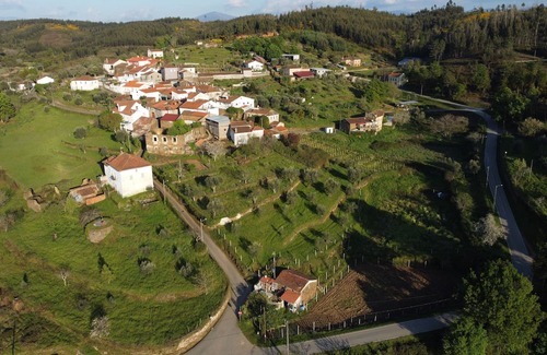 Moitas Other | Farmhouse 'Yellow House - Casa Amarela' with Mountain View, Shared Pool and Wi-Fi