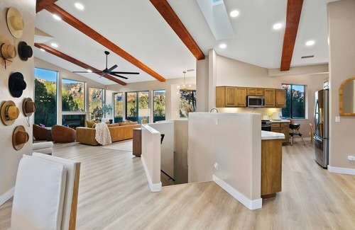 Sedona House | Sedona Destination Palisades- 180* Views, Hot Tub & Sleeps 14 + in Uptwon!