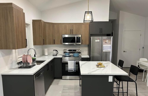 Brooklands House | Centrally located 3 Bed, 2 Bath home
