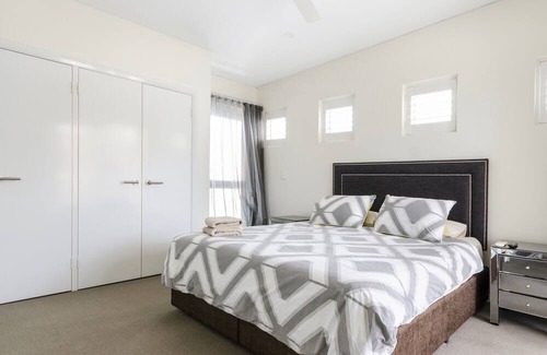 South Fremantle Apartment | Luxurious apartment walk to the beach 2 bedrooms