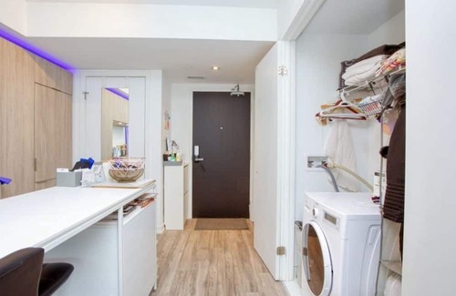 Garden District Apartment | Cozy 1 bedroom home in the heart of downtown Toronto