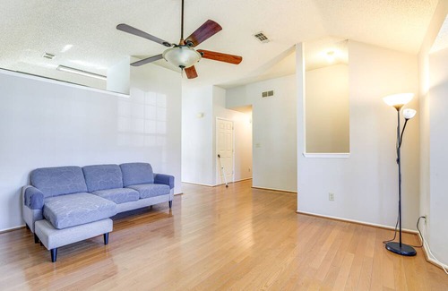 Alpharetta House | Minimalist Alpharetta Home w/ Balcony Near Atlanta