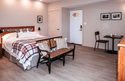 Hinton Apartment | 🏔 Modern | Cozy | Views | Firepits | Fireplace | Near Jasper National Park ⛰