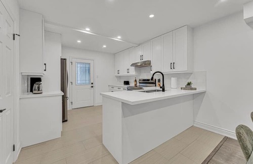 Hamilton House | Cozy 6BR Home TiCats/Hospitals/Beach/FirstOntario