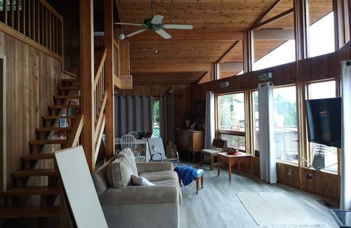 Brookings House | Beautiful Brookings Home with Ocean View and Jacuzzi