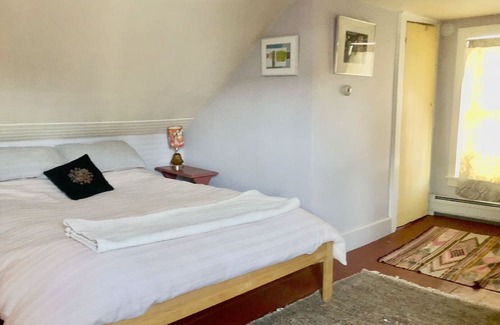 Portland House | Lovely, artsy bungalow in West End with small yard and parking. Pet welcome!