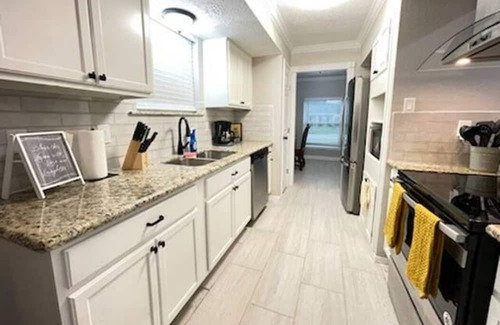 Southbelt/Ellington House | Minutes away from Hobby Airport with easy access to Sam Houston Toll and I-45.
