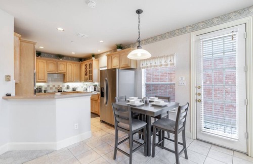 Valley Ranch House | Spacious 5 Br 2.5 Bath Home 15 min From Dfw Port/ATT/TexasLive/6 Flags/Garage