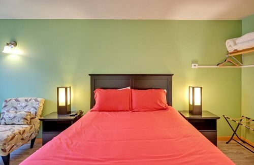 Crestone Apartment | Pet-Friendly ‘Fifth Dimension’ Studio in Crestone!