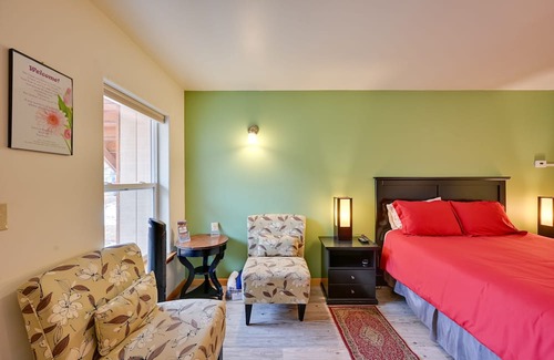 Crestone Apartment | Pet-Friendly ‘Fifth Dimension’ Studio in Crestone!