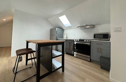 Port Chester Apartment | Delightful entire 1 bed rm apartment w/skylight - walk to Capitol Theater &Train
