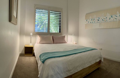 South Fremantle House | Paradise Hideaway, a superb, quiet oasis a short walk to the beach and the cafes