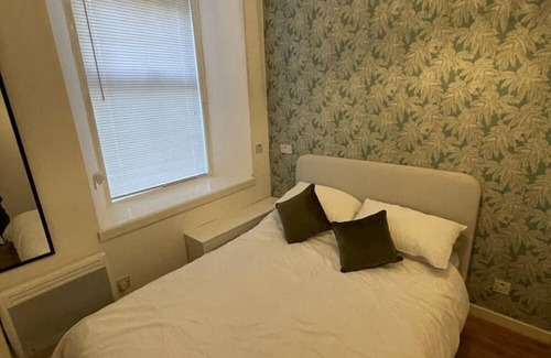 Paisley Apartment | The Wee Studio Flat - Entire rental unit in Renfrewshire, United Kingdom