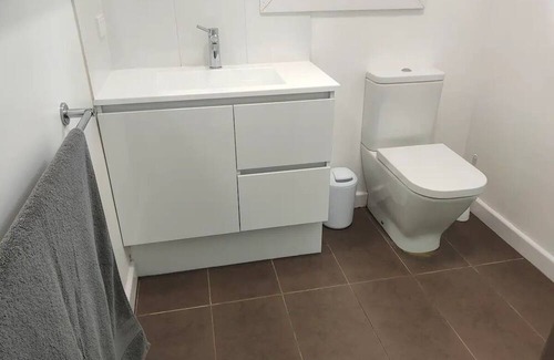 Mansfield House | Ashlyn House, Central 2BR King Queen, Entire home